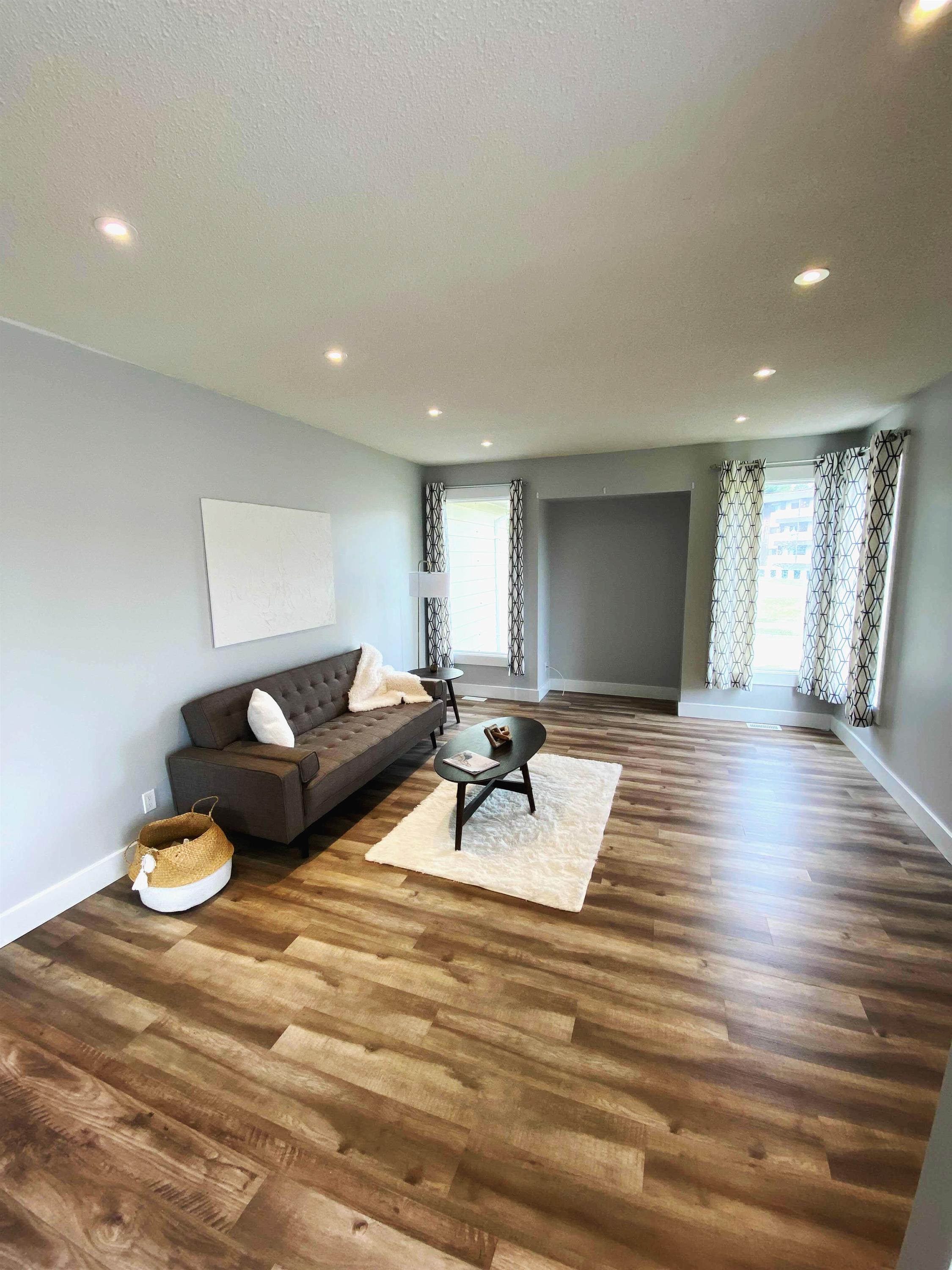 25 Banyay Avenue