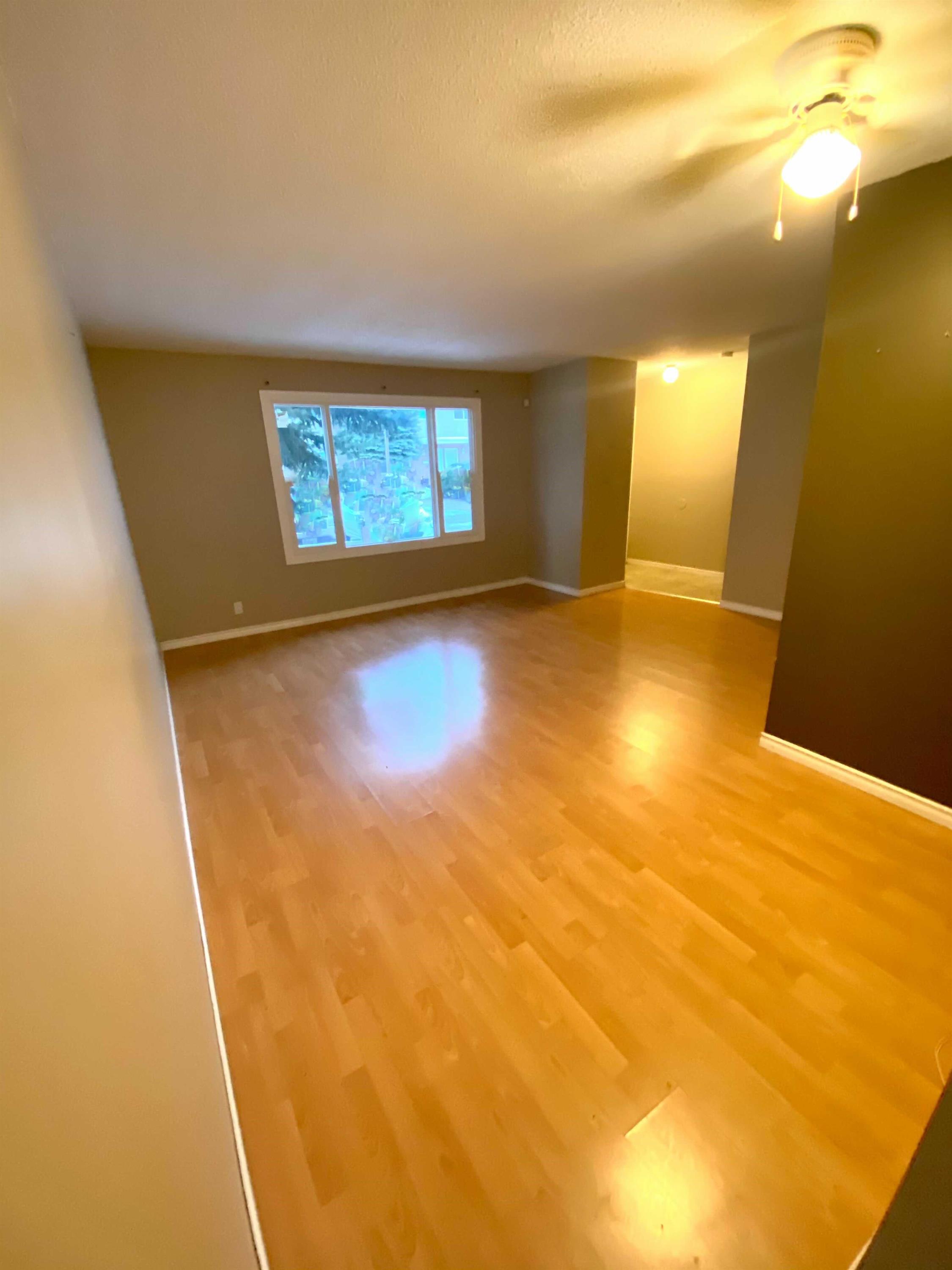 E18 - 1900 Strathcona Avenue - 1