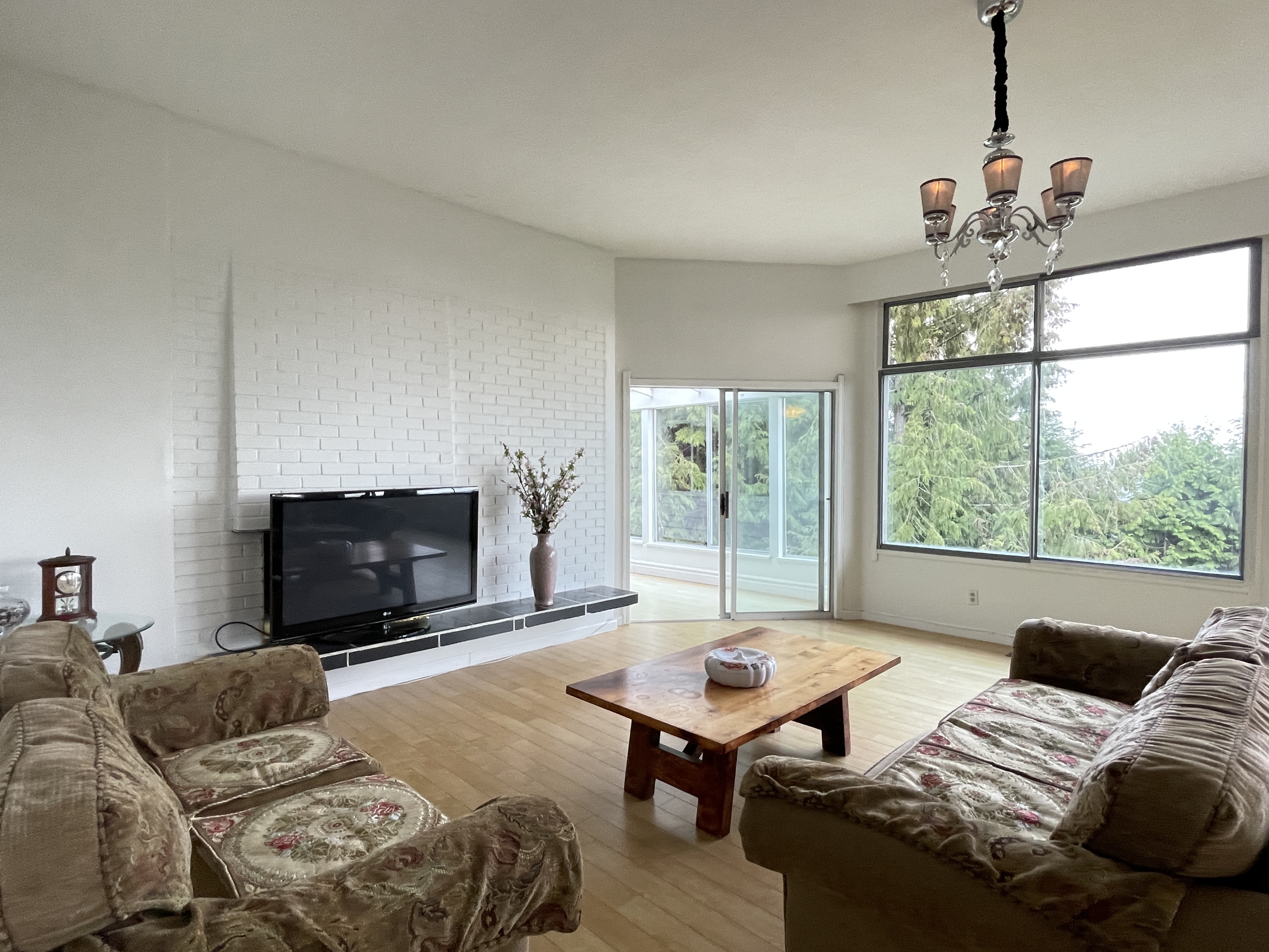 1137 Crestline Road