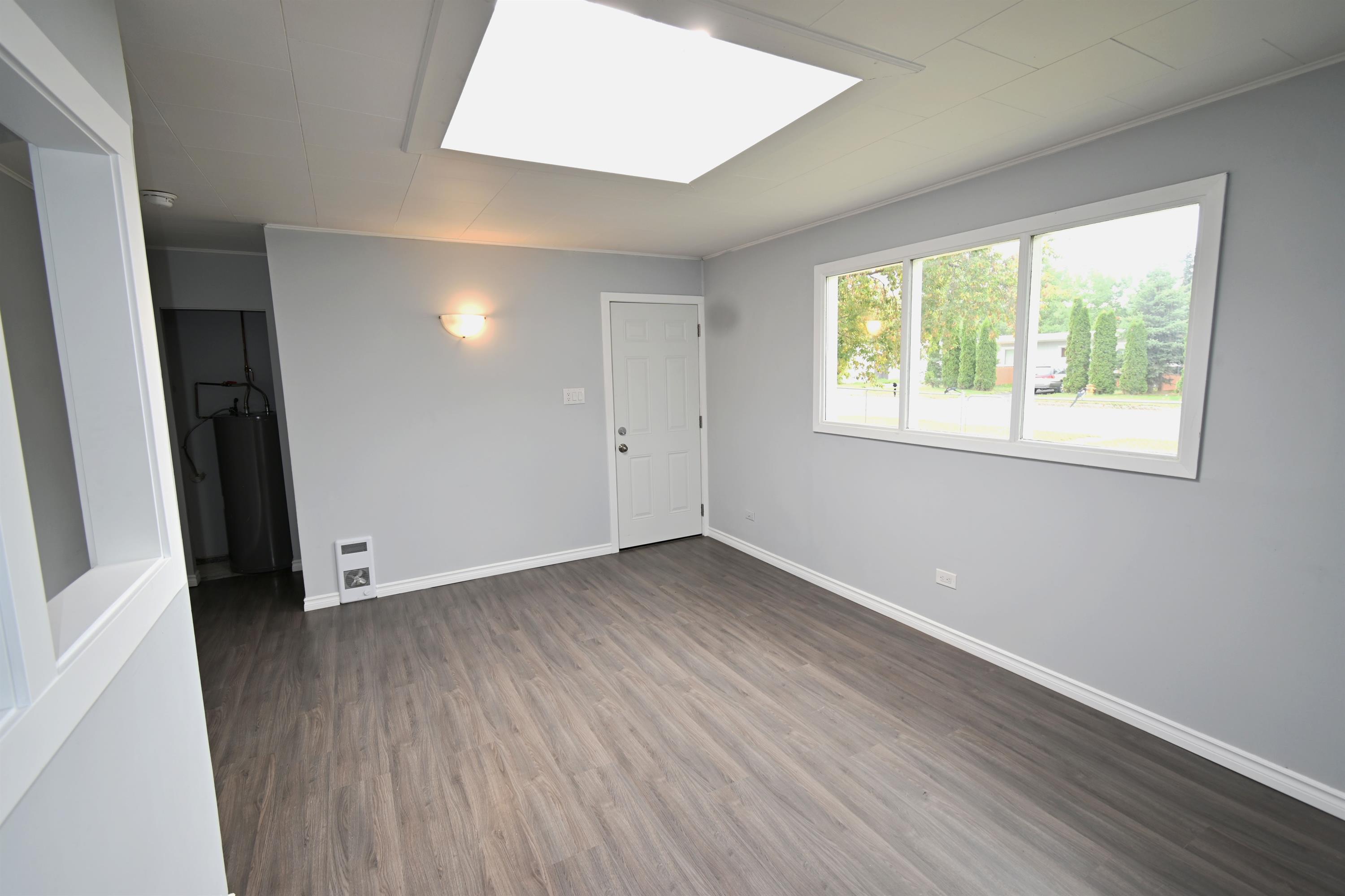 1190 Cuddie Crescent - 1