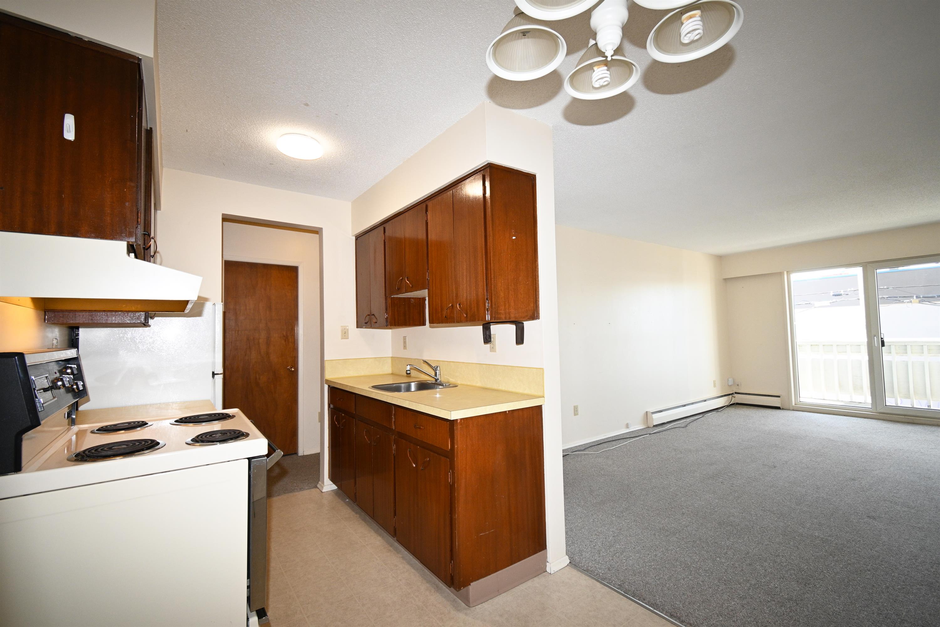 879 Johnson Street - 206